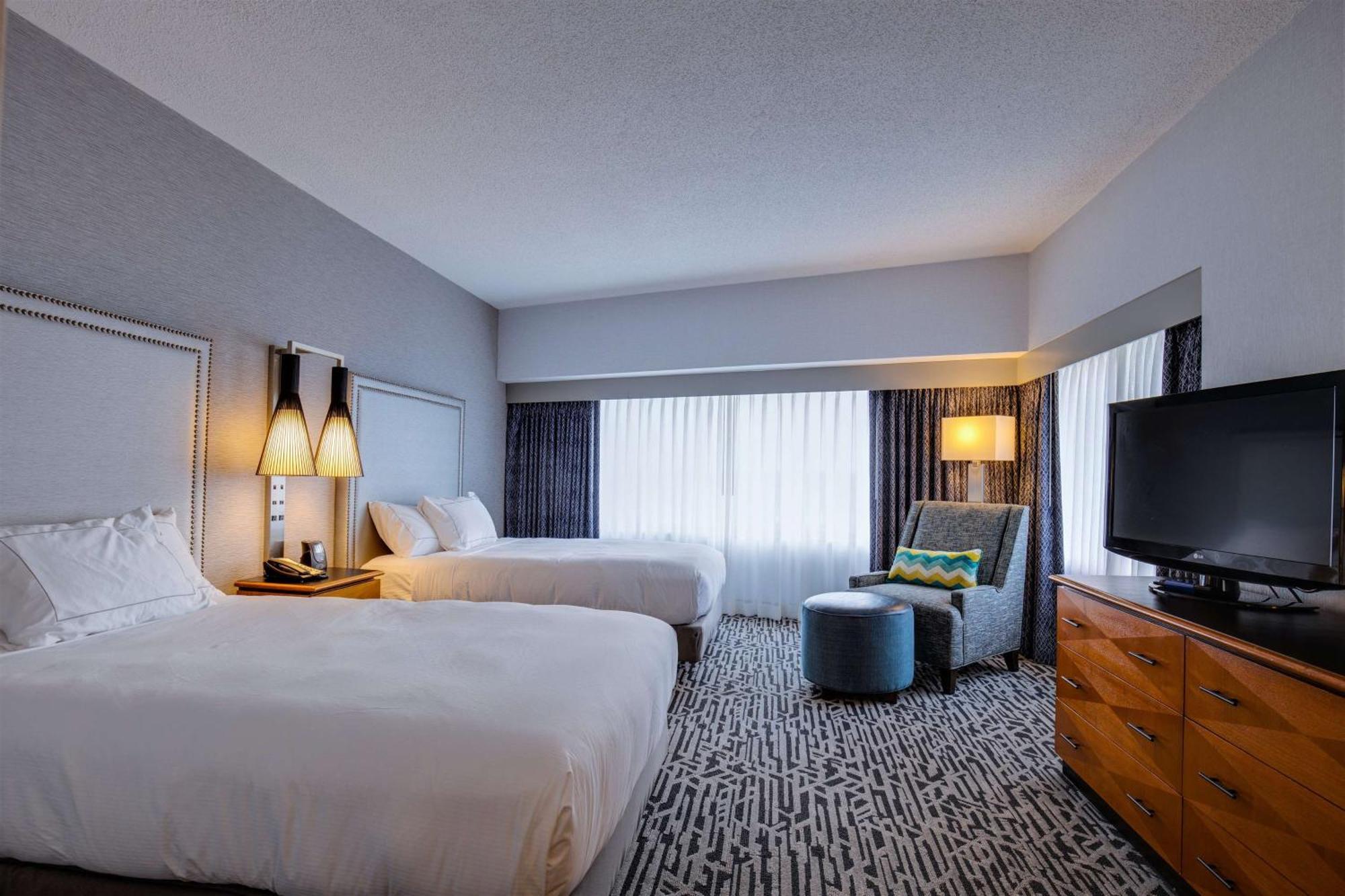 Doubletree Suites By Hilton Hotel & Conference Center Chicago-דאונרס גרוב מראה חיצוני תמונה